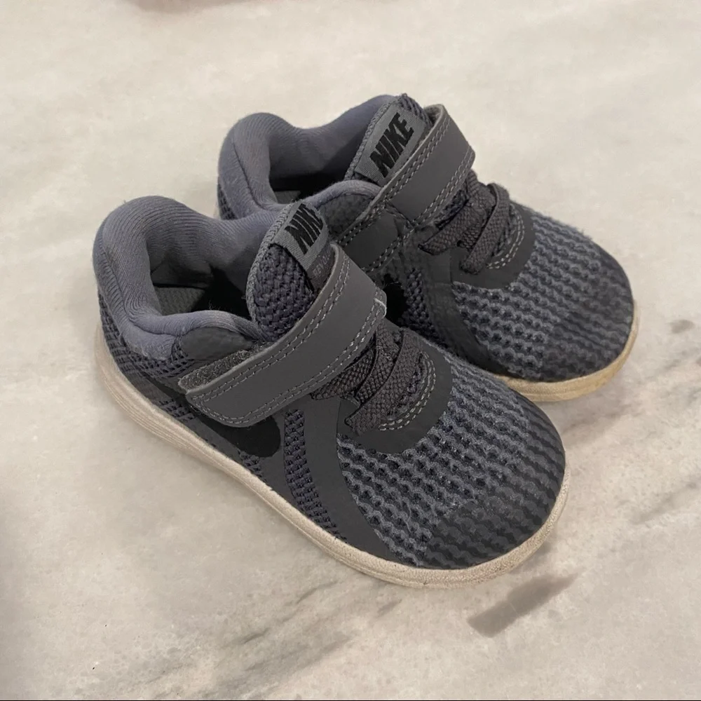 Nike kids revolution